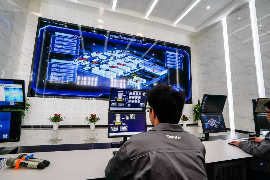 1607309711309210WyuT.jpg ↑傳化大江東生產基地數據控制中心(攝于2020年4月1日)(1).jpg