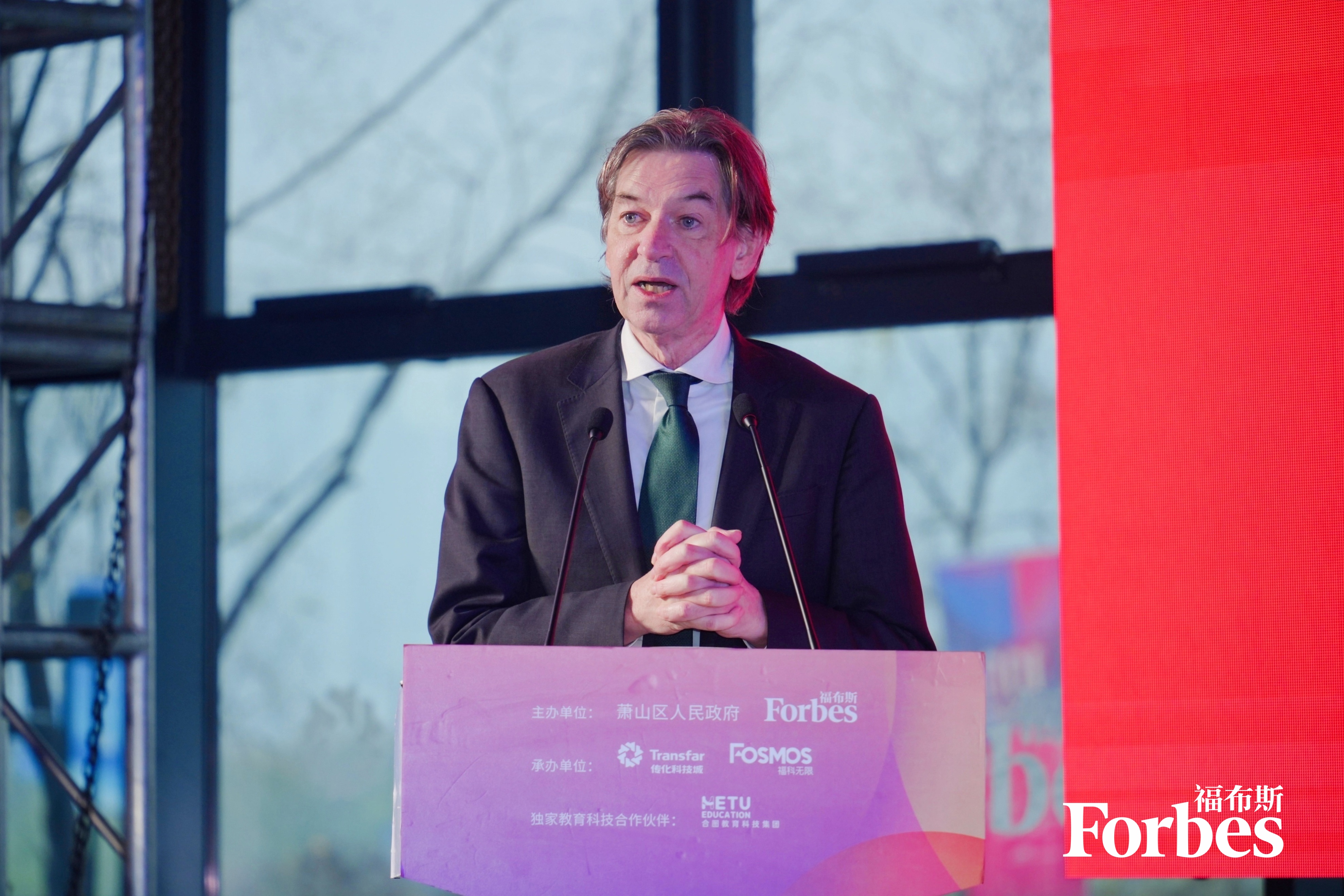 17029655981747450ZmA.jpg 福布斯中國(guó)集團(tuán)的首席戰(zhàn)略官晏格文.jpg