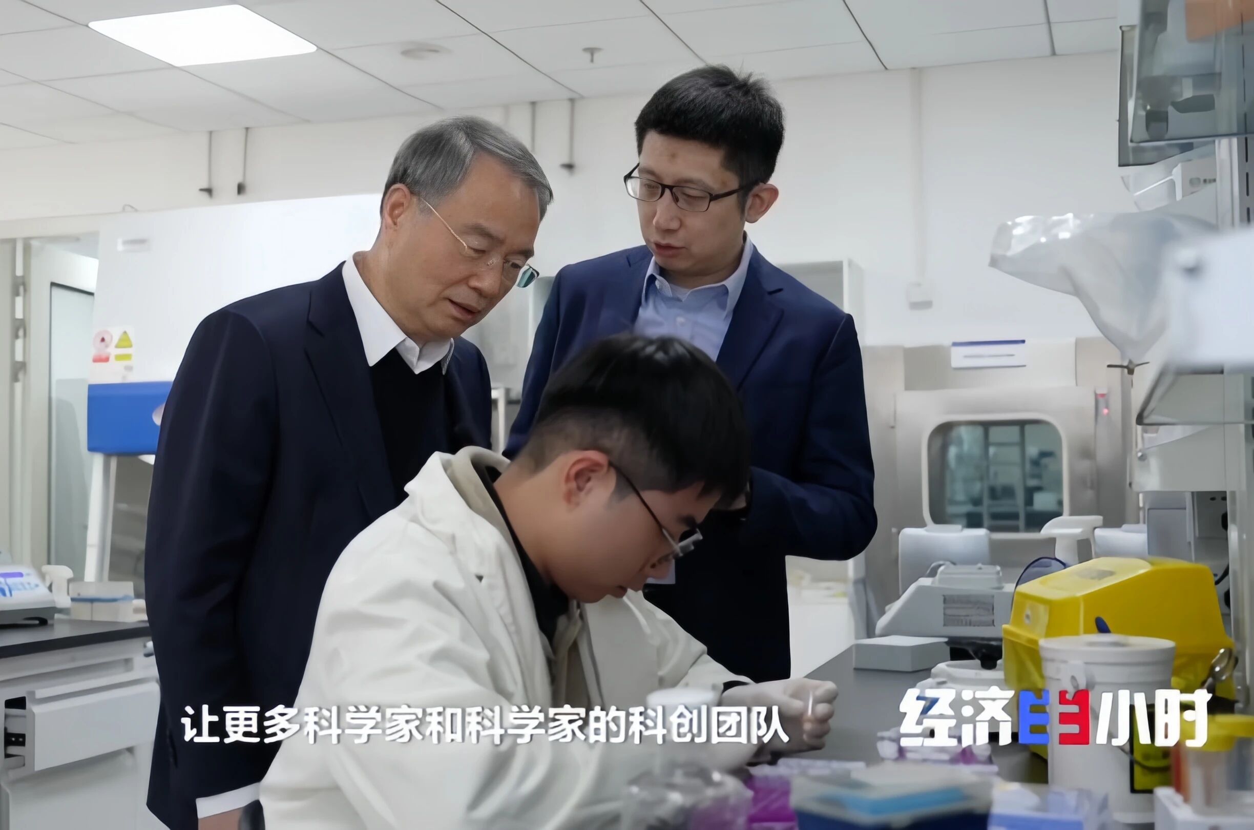 177277871762054144JE.jpg 2.jpg